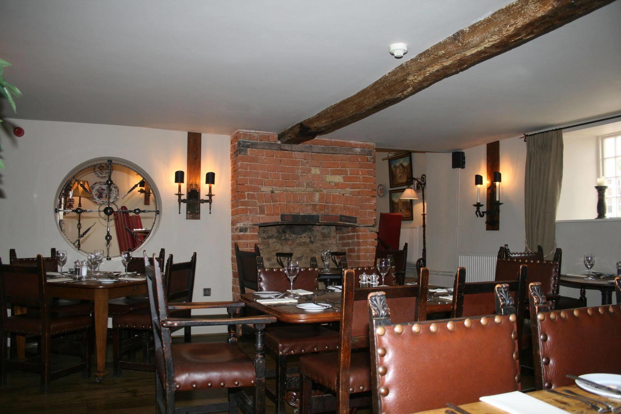 Queens Head Inn Nassington Exterior foto