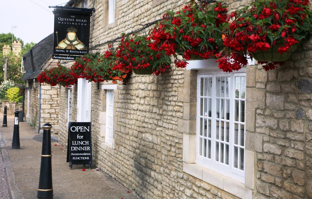 Queens Head Inn Nassington Exterior foto